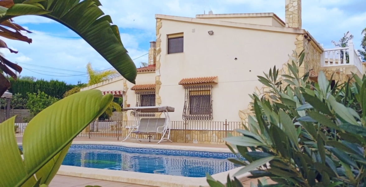 Villa in Elche