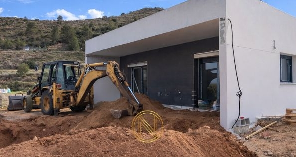 build vs buy house in Alicante